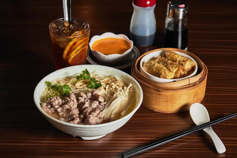 金菇肥牛湯米線